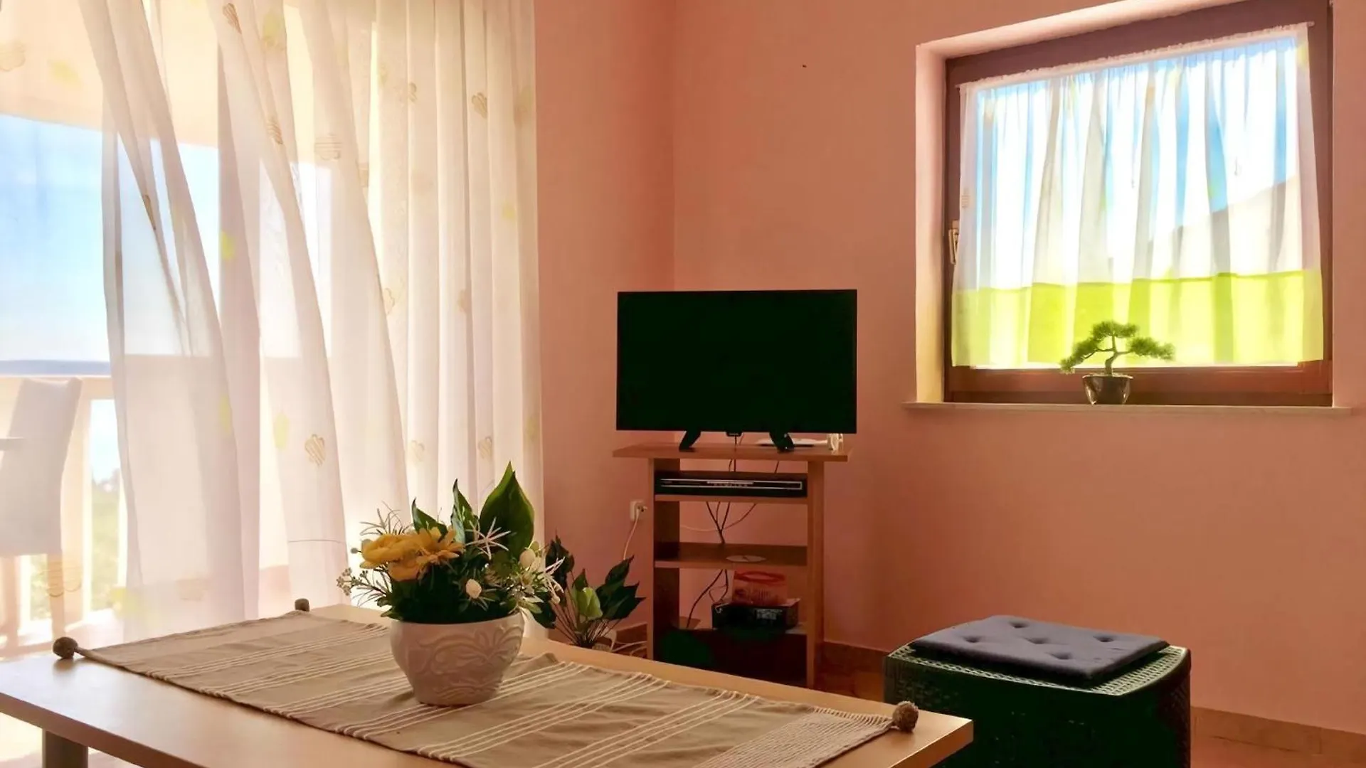 Wunderschoenes Appartement In Maslenica Mit Balkon